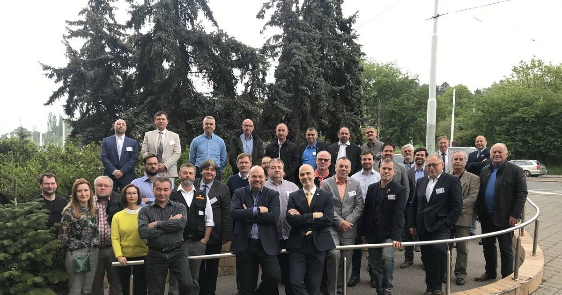Gruppenfoto der VEUKO Delegierten vor dem Tagungshotel in Prag